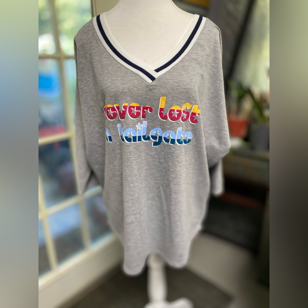Judith March Gray and Navy “never lost a tailgate” 3/4 sleeve top large